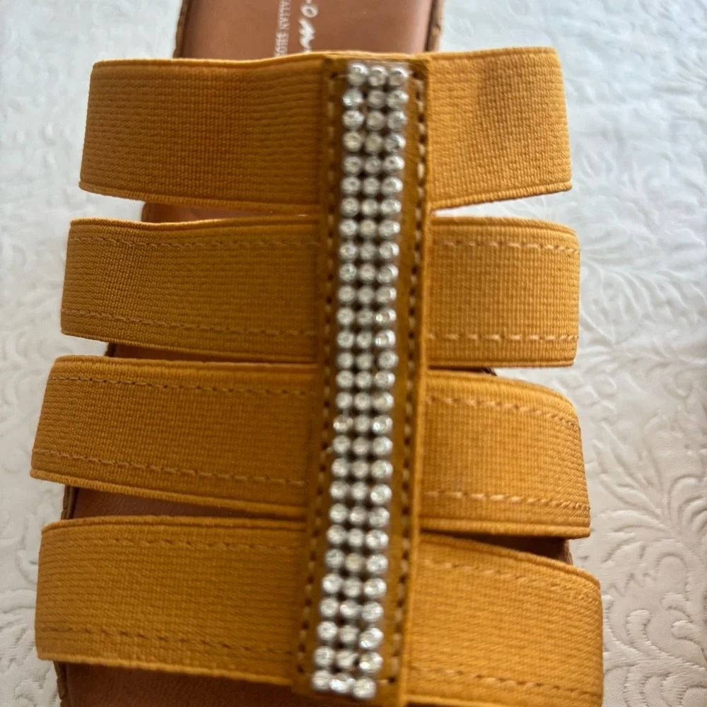 ❤️2/$15or3/$21❤️Contessa Mustard Yellow Wedge Slide w/Rhinestone Trim, Size 6
